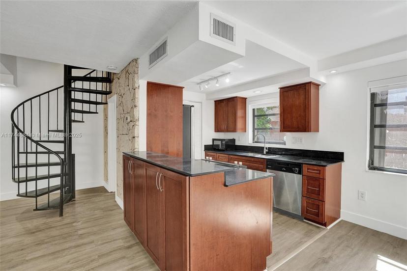 Picture of 2979 Bird Ave # 8, Miami FL 33133