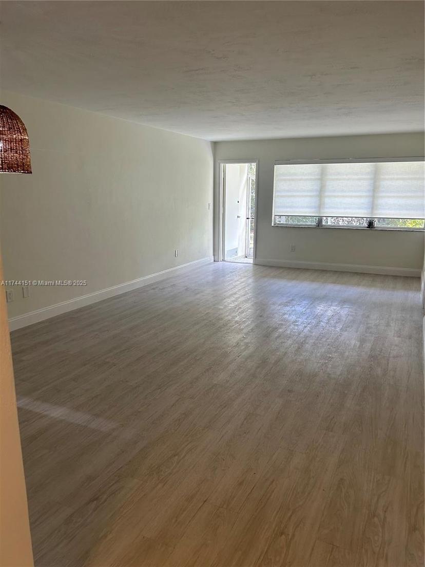 Picture of 1530 NE 191St St # 124, Miami FL 33179