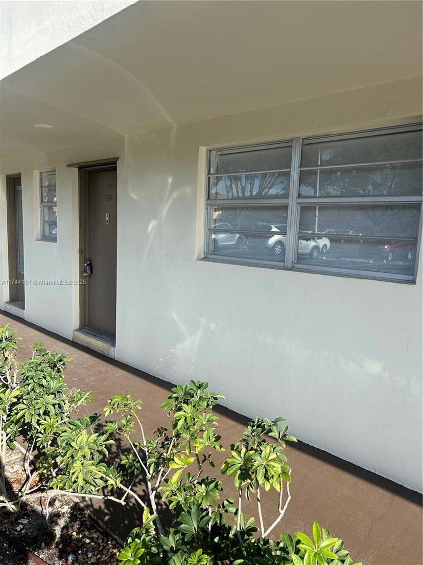 Picture of 1530 NE 191St St # 124, Miami FL 33179