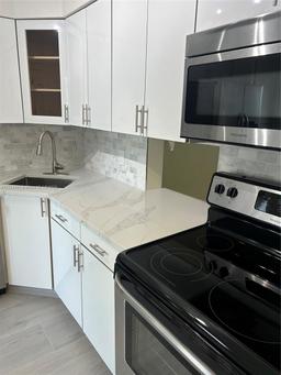 Picture of 1530 NE 191St St # 124, Miami, FL 33179