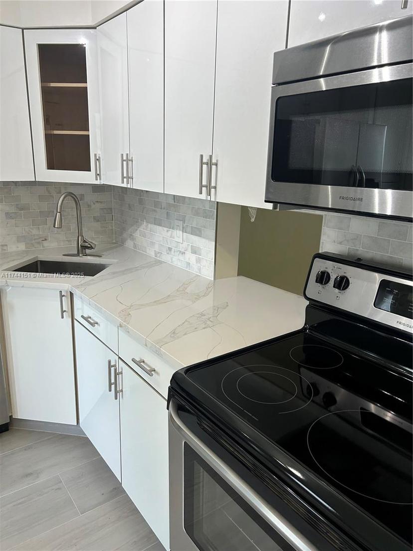 Picture of 1530 NE 191St St # 124, Miami FL 33179