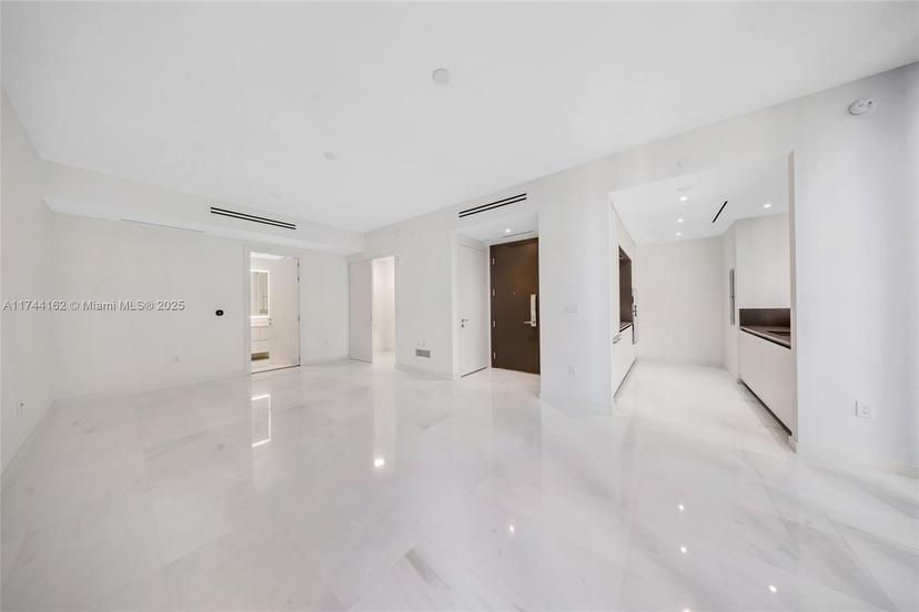 Picture of 300 Biscayne Blvd Way # 805, Miami FL 33131