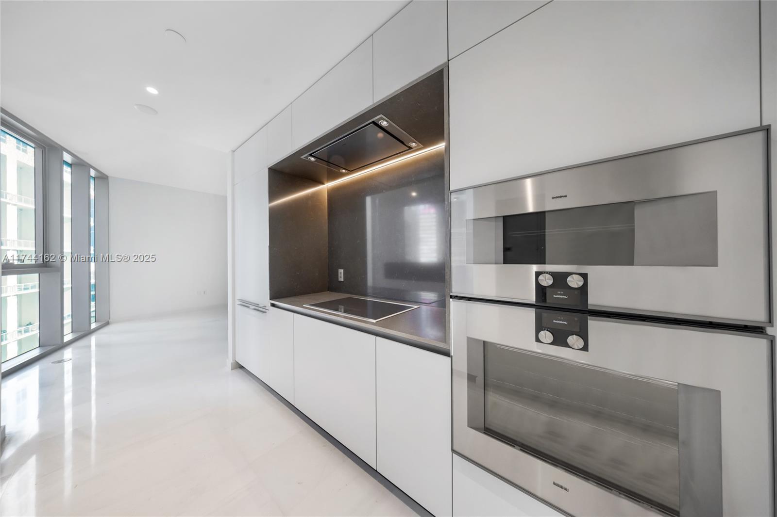 Picture of 300 Biscayne Blvd Way # 805, Miami, FL 33131