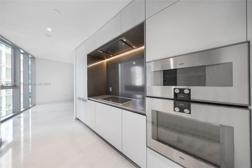Picture of 300 Biscayne Blvd Way # 805, Miami FL 33131