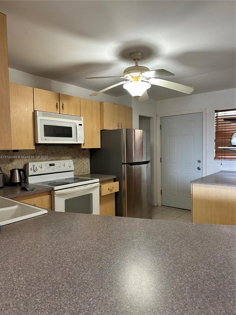 Picture of 1750 NE 191St St # 4, Miami FL 33179