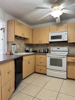 Picture of 1750 NE 191St St # 4, Miami, FL 33179