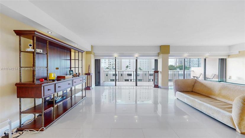 Picture of 1800 NE 114Th St # 508, Miami FL 33181