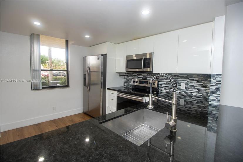 Picture of 7200 NW 1St St # 103, Plantation FL 33317