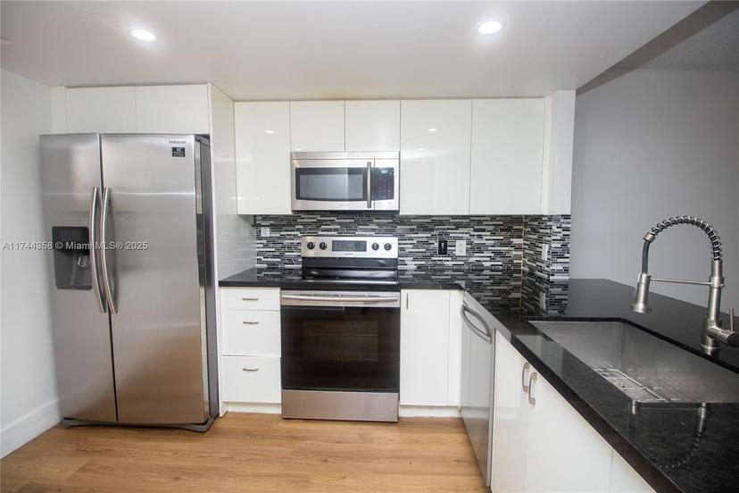 Picture of 7200 NW 1St St # 103, Plantation FL 33317