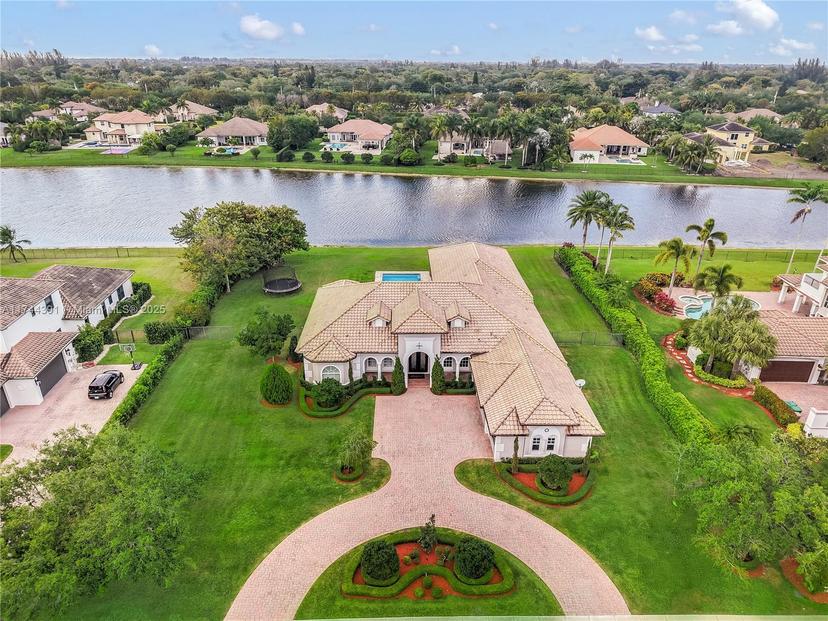 Picture of 14443 S Jockey Cir S, Davie FL 33330