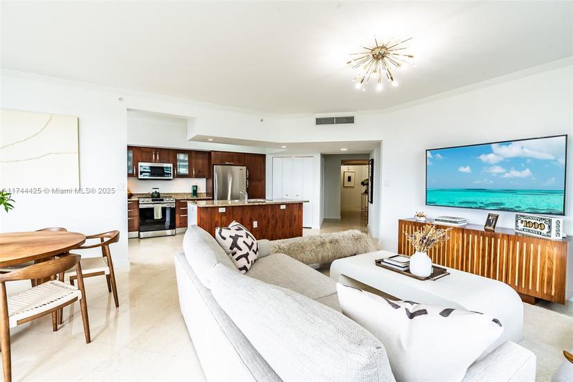 Picture of 20000 E Country Club Dr # 1111, Aventura FL 33180