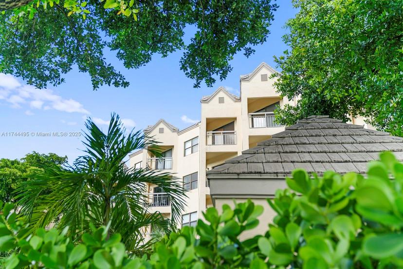 Picture of 8290 Lake Dr # 549, Doral FL 33166