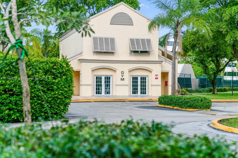 Picture of 8290 Lake Dr # 549, Doral FL 33166