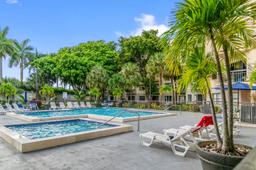 Picture of 8290 Lake Dr # 549, Doral, FL 33166