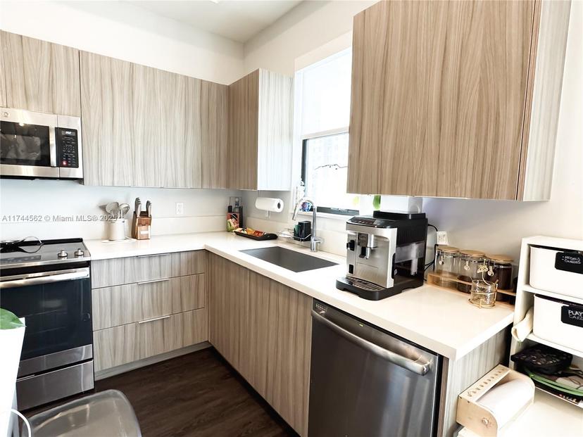 Picture of 10455 NW 82Nd St # 32, Doral FL 33178