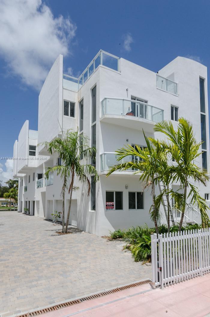 Picture of 1985 Calais # 3, Miami Beach, FL 33141