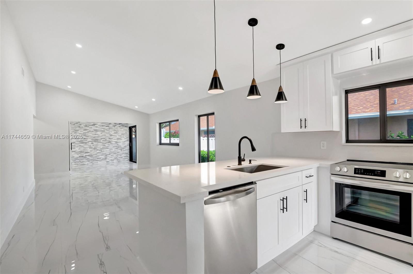 Picture of 8319 Summerbreeze Ln # 8319, Boca Raton, FL 33496