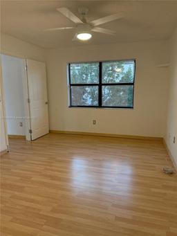 Picture of 20800 NE 8Th Ct # 17, Miami, FL 33179