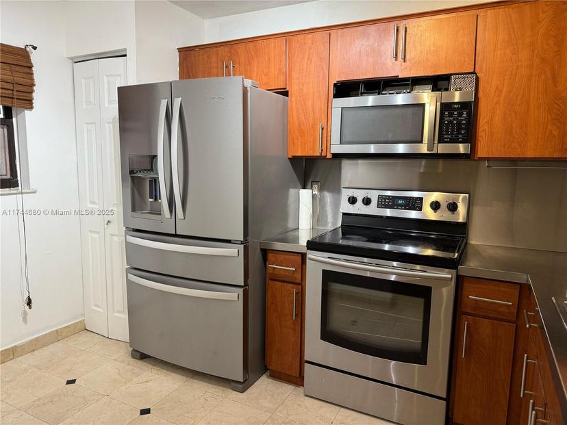 Picture of 20800 NE 8Th Ct # 17, Miami FL 33179