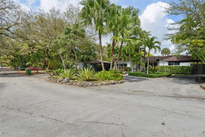 Picture of 1785 NE 137Th Ter, North Miami FL 33181