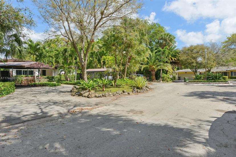 Picture of 1785 NE 137Th Ter, North Miami FL 33181