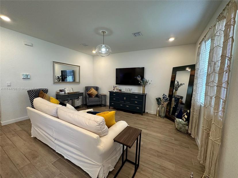 Picture of 829 SE 17Th St # 1, Homestead FL 33034