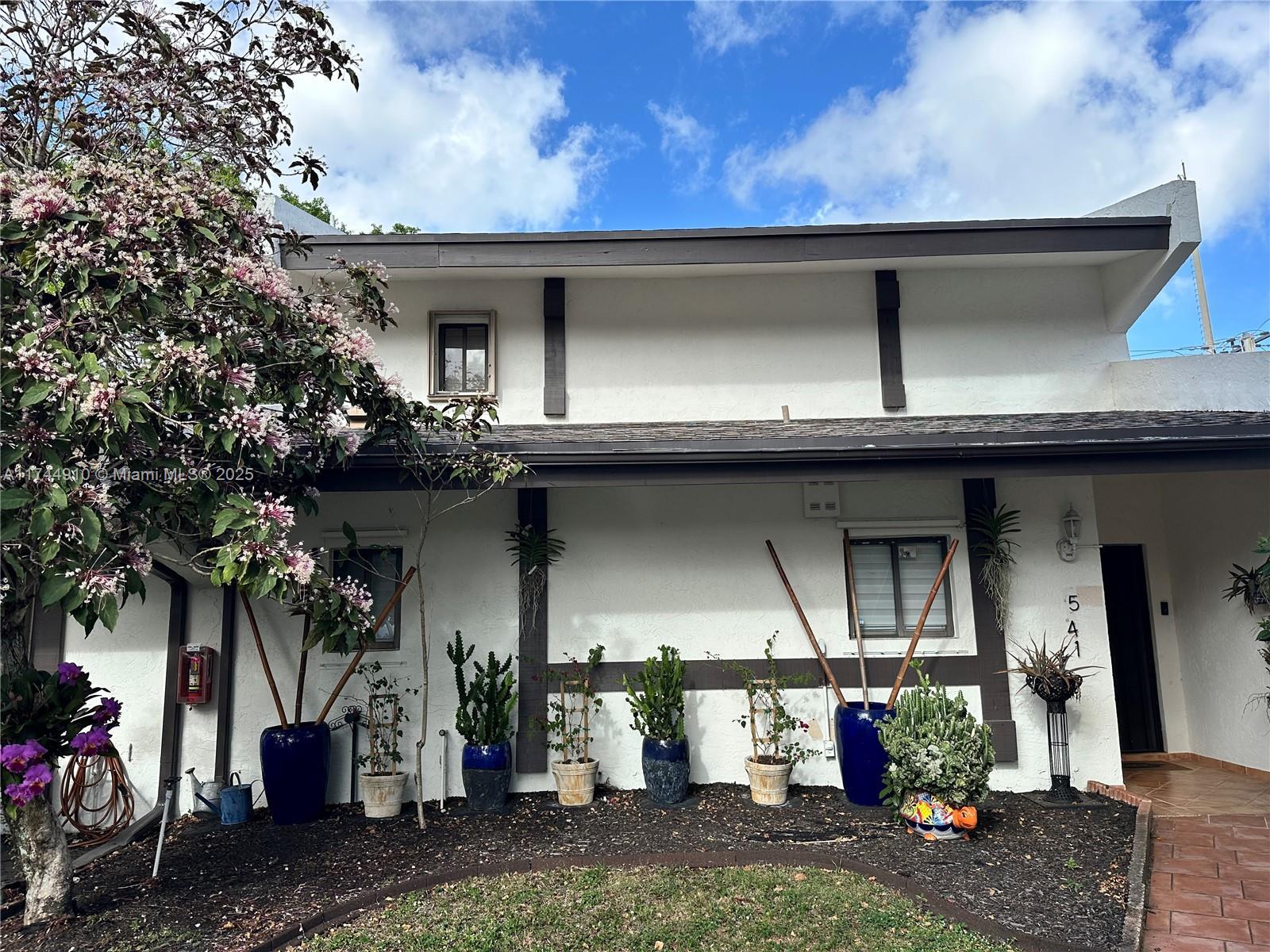 Picture of 541 NE 199Th Ln # 2X, Miami, FL 33179