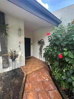 Picture of 541 NE 199Th Ln # 2X, Miami, FL 33179