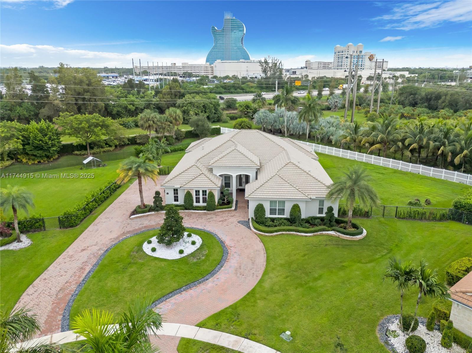 Picture of 5202 S Sterling Ranch Cir, Davie, FL 33314