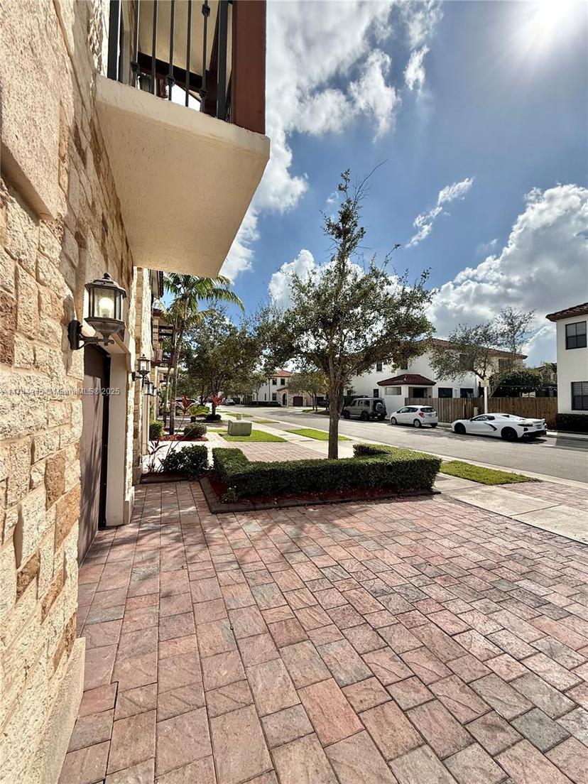 Picture of 10369 NW 70Th Ln # 10369, Doral FL 33178