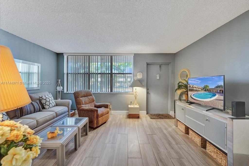 Picture of 9141 Sunrise Lakes Blvd # 104, Sunrise, FL 33322