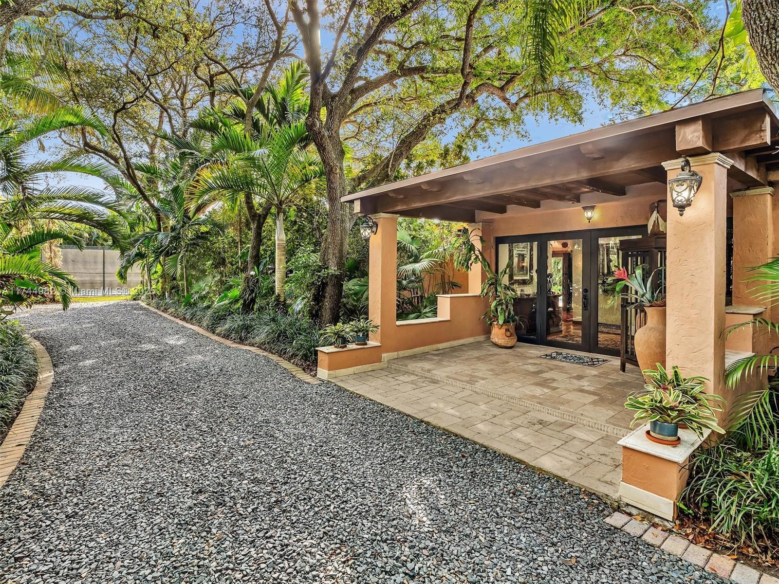 Picture of 6200 SW 112Th St, Pinecrest, FL 33156