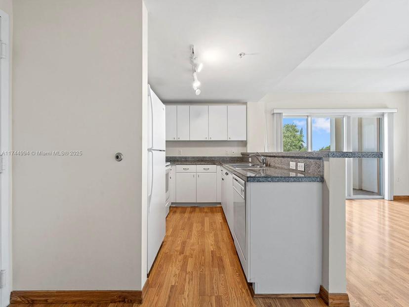 Picture of 2740 SW 28Th Ter # 508, Miami FL 33133