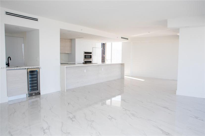 Picture of 19707 Turnberry Way # 25D, Aventura FL 33180
