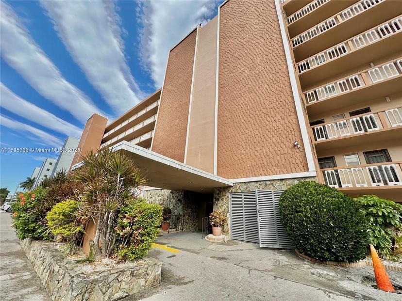 Picture of 301 NE 14Th Ave # 201, Hallandale Beach FL 33009