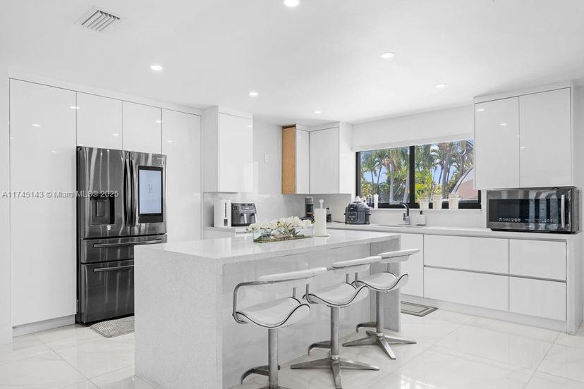 Picture of 240 S Royal Poinciana Blvd, Miami Springs FL 33166