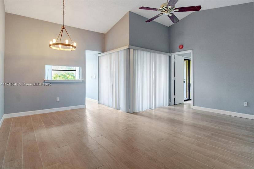 Picture of 960 N Franklin Ave # 960D, Homestead FL 33034