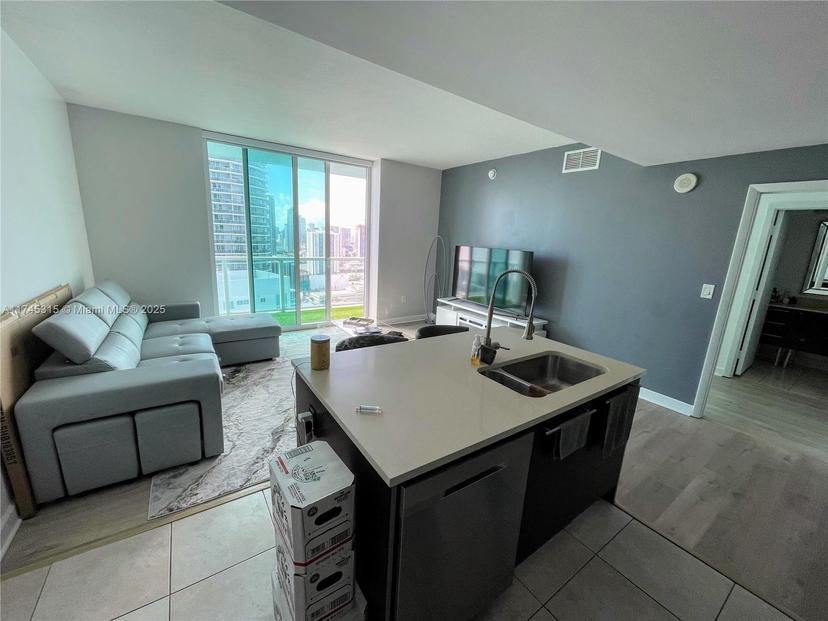 Picture of 1900 N Bayshore Dr # 4007, Miami FL 33132