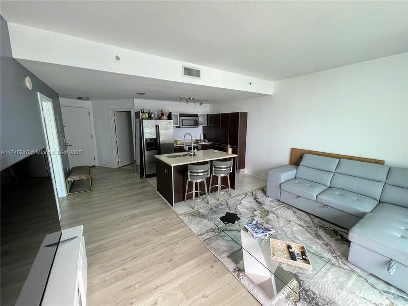 Picture of 1900 N Bayshore Dr # 4007, Miami FL 33132