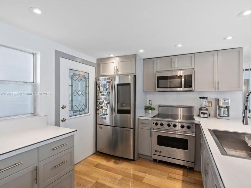 Picture of 3750 NE 170Th St # 100, North Miami Beach FL 33160