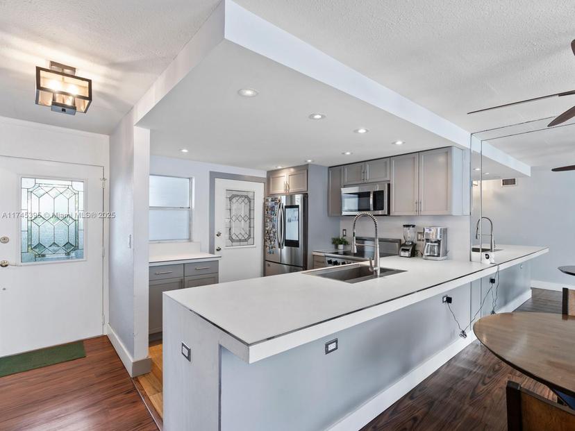 Picture of 3750 NE 170Th St # 100, North Miami Beach FL 33160