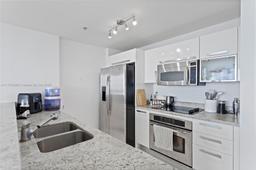 Picture of 601 NE 36Th St # 3011, Miami, FL 33137