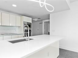 Picture of 460 NE 28Th St # 808, Miami, FL 33137