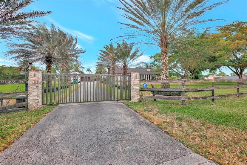 Picture of 17500 SW 68Th Ct, Southwest Ranches FL 33331