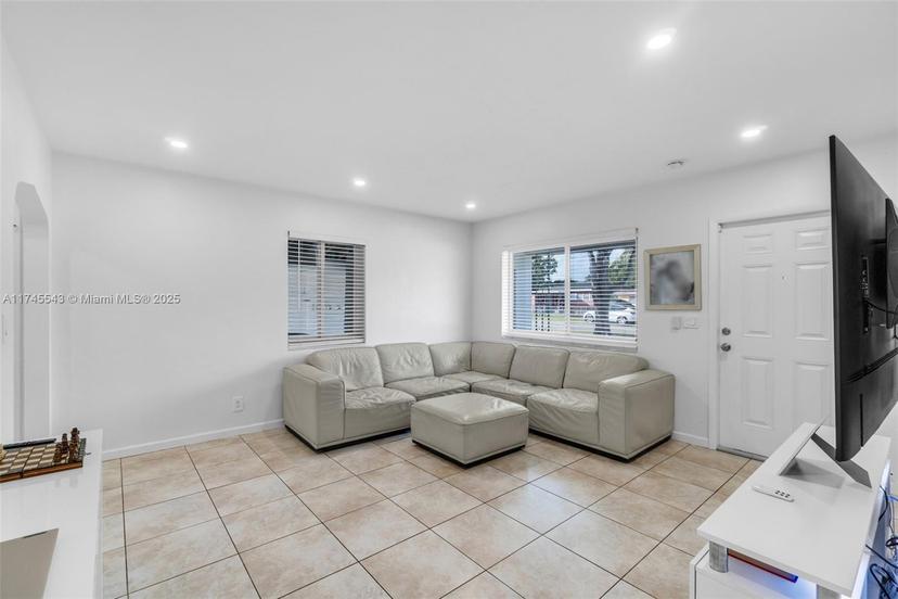 Picture of 1270 NE 161St St, North Miami Beach FL 33162