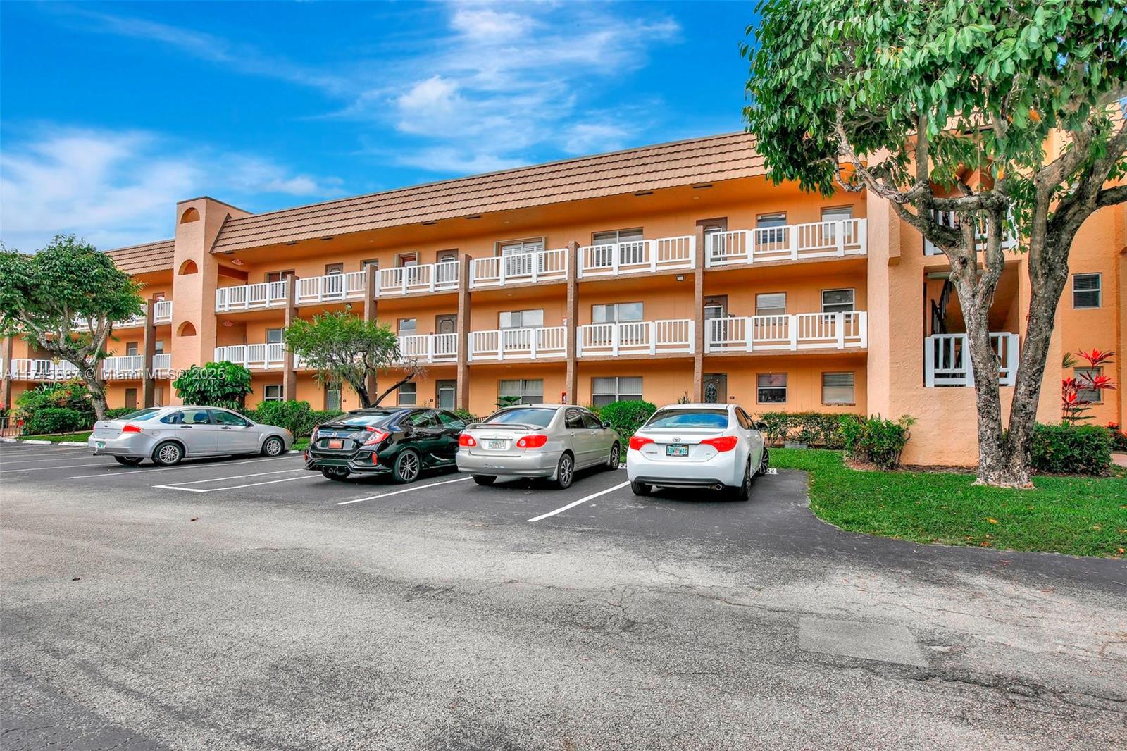 Picture of 9181 Sunrise Lakes Blvd # 210, Sunrise, FL 33322