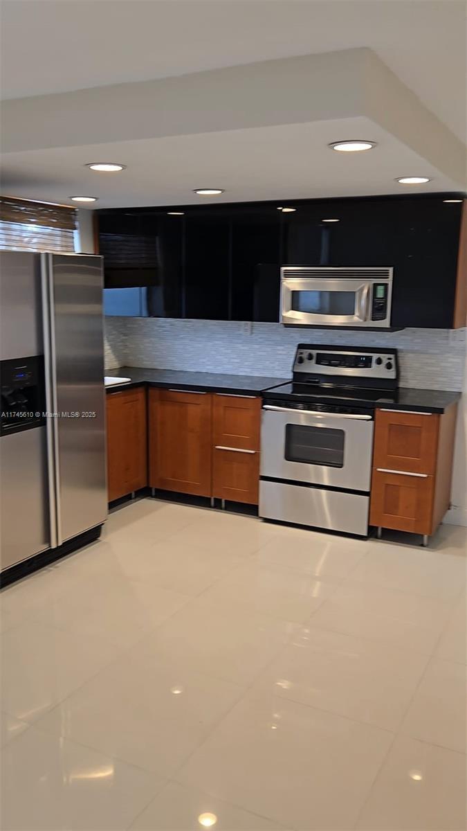 Picture of 1801 S Treasure Dr # 119, North Bay Village, FL 33141
