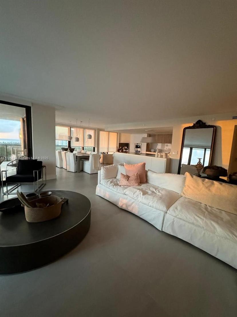Picture of 19667 Turnberry Way # 10J, Aventura FL 33180