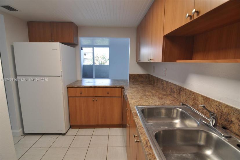 Picture of 10090 NW 80Th Ct # 1447, Hialeah Gardens FL 33016