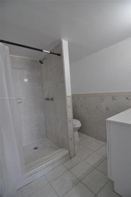 Picture of 10090 NW 80Th Ct # 1447, Hialeah Gardens, FL 33016